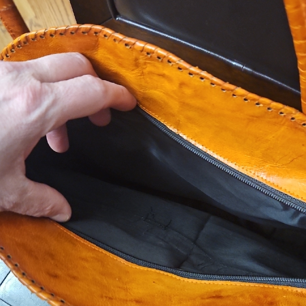 Artistic Tribal Tan Leather Shoulder Bag - Picture 4 of 16